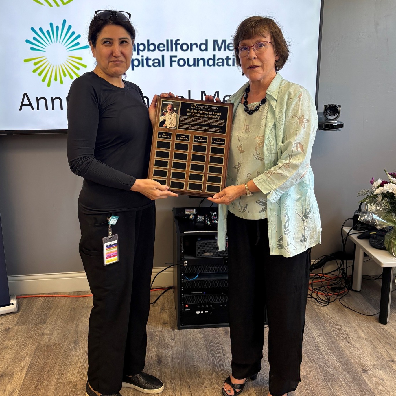 Dr. Mandana Goodarzi receiving award Dr. Mandana Goodarzi receiving award